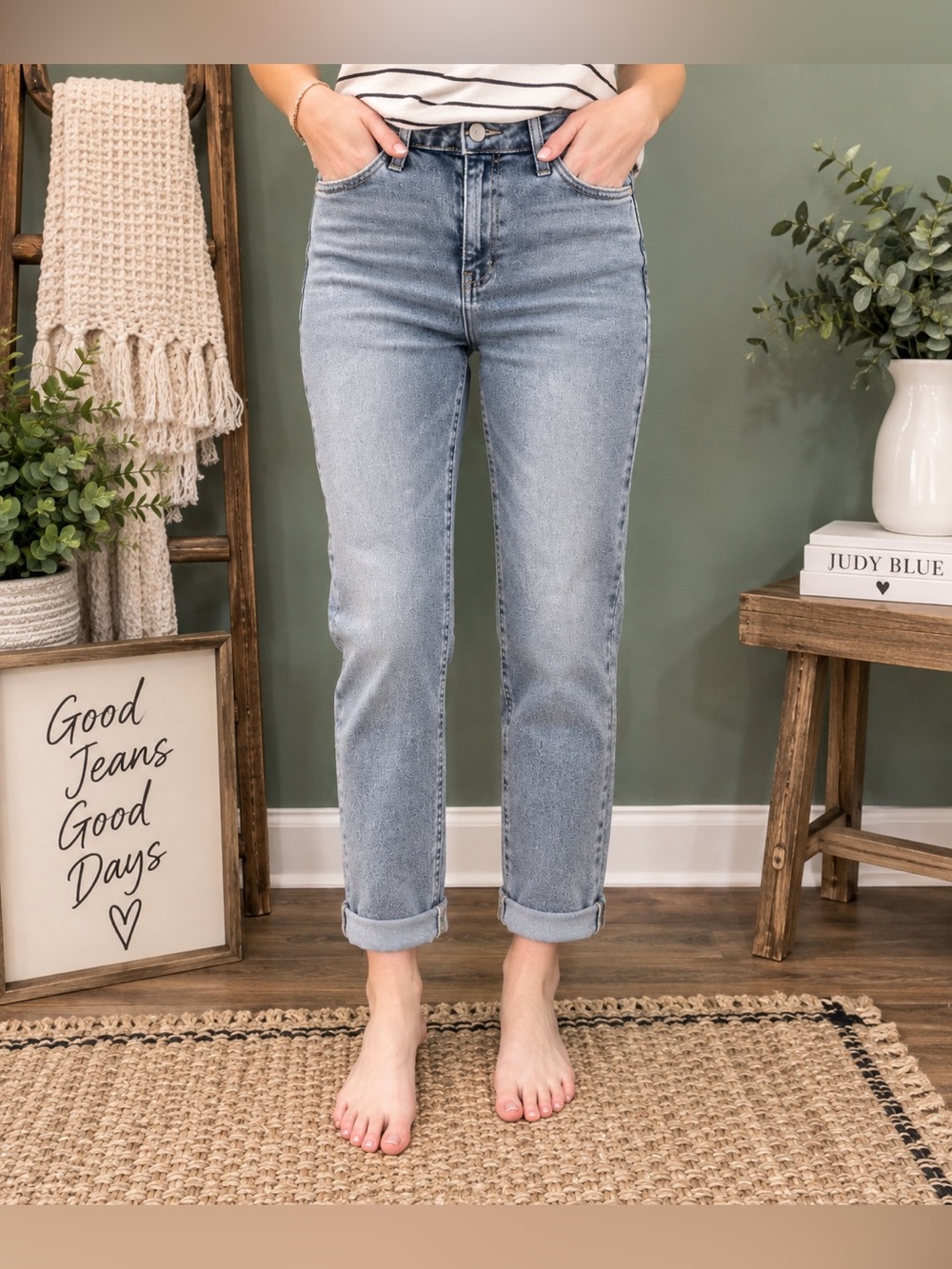 Judy Blue High Waist Boyfriend Jeans Mineral Wash Medium Color 20W NWT ๐๐ฉต๐